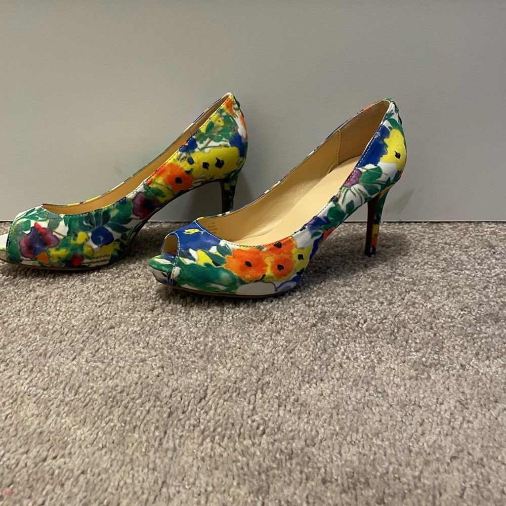 Floral open toe pumps
